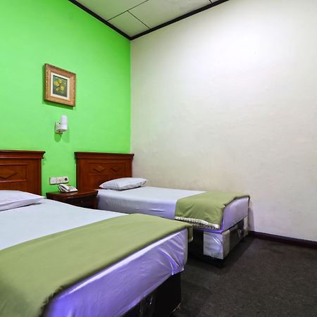 Hotel Sumatera Medan Esterno foto