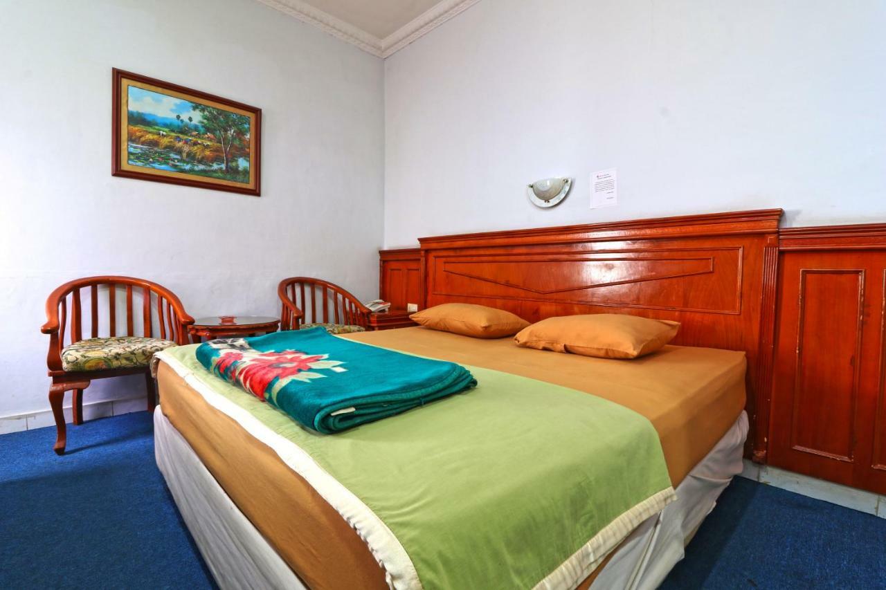 Hotel Sumatera Medan Esterno foto