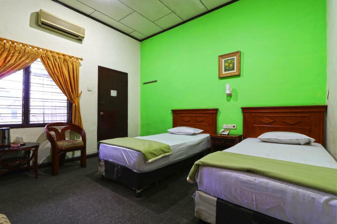 Hotel Sumatera Medan Esterno foto