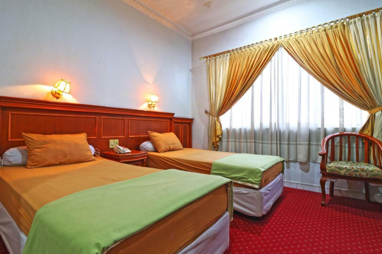 Hotel Sumatera Medan Esterno foto