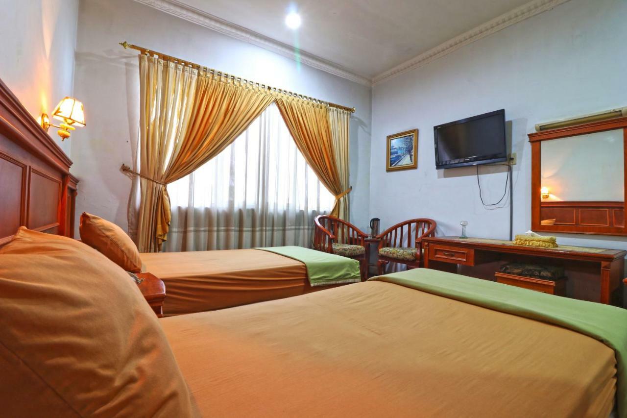 Hotel Sumatera Medan Esterno foto