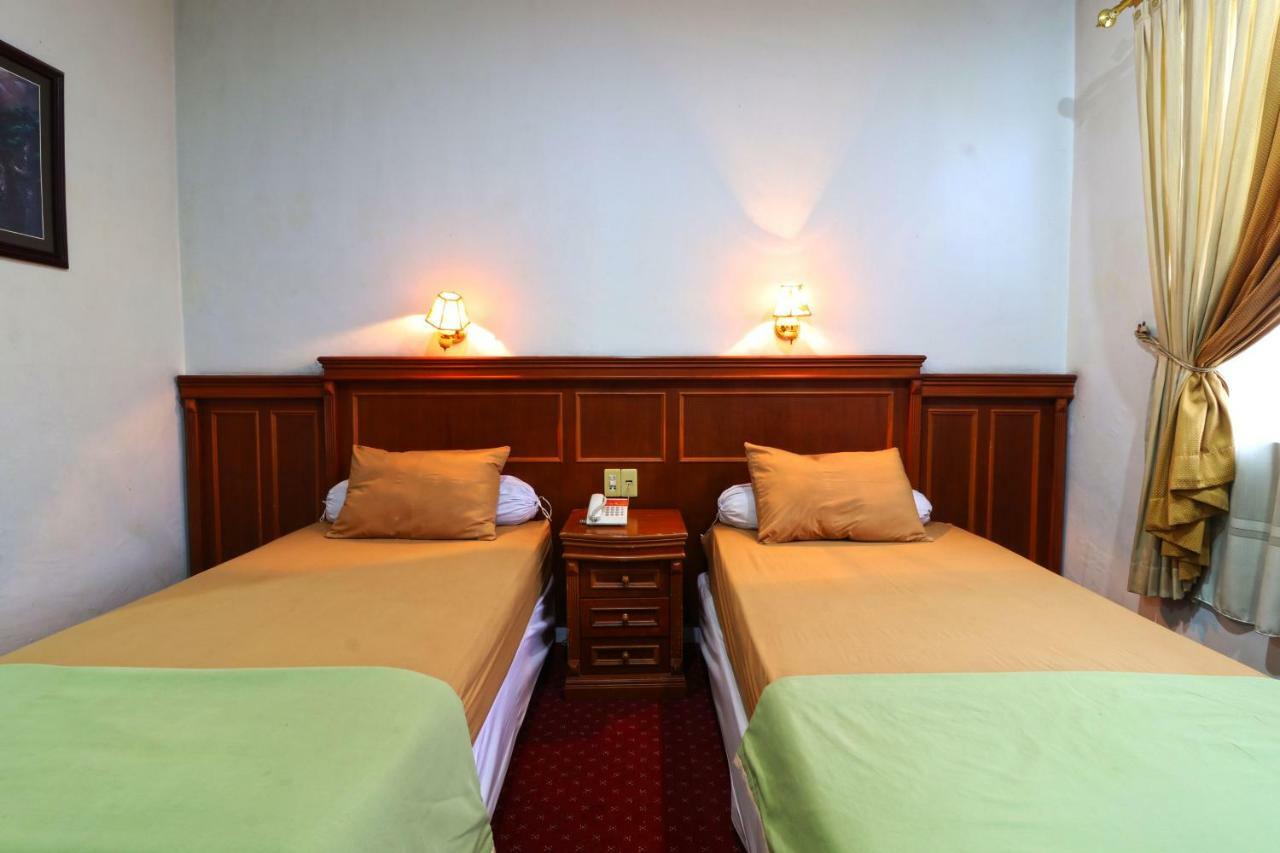 Hotel Sumatera Medan Esterno foto